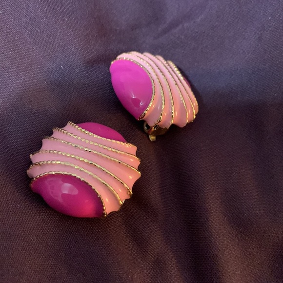Pink clip on earrings costume jewelry - Picture 2 of 6
